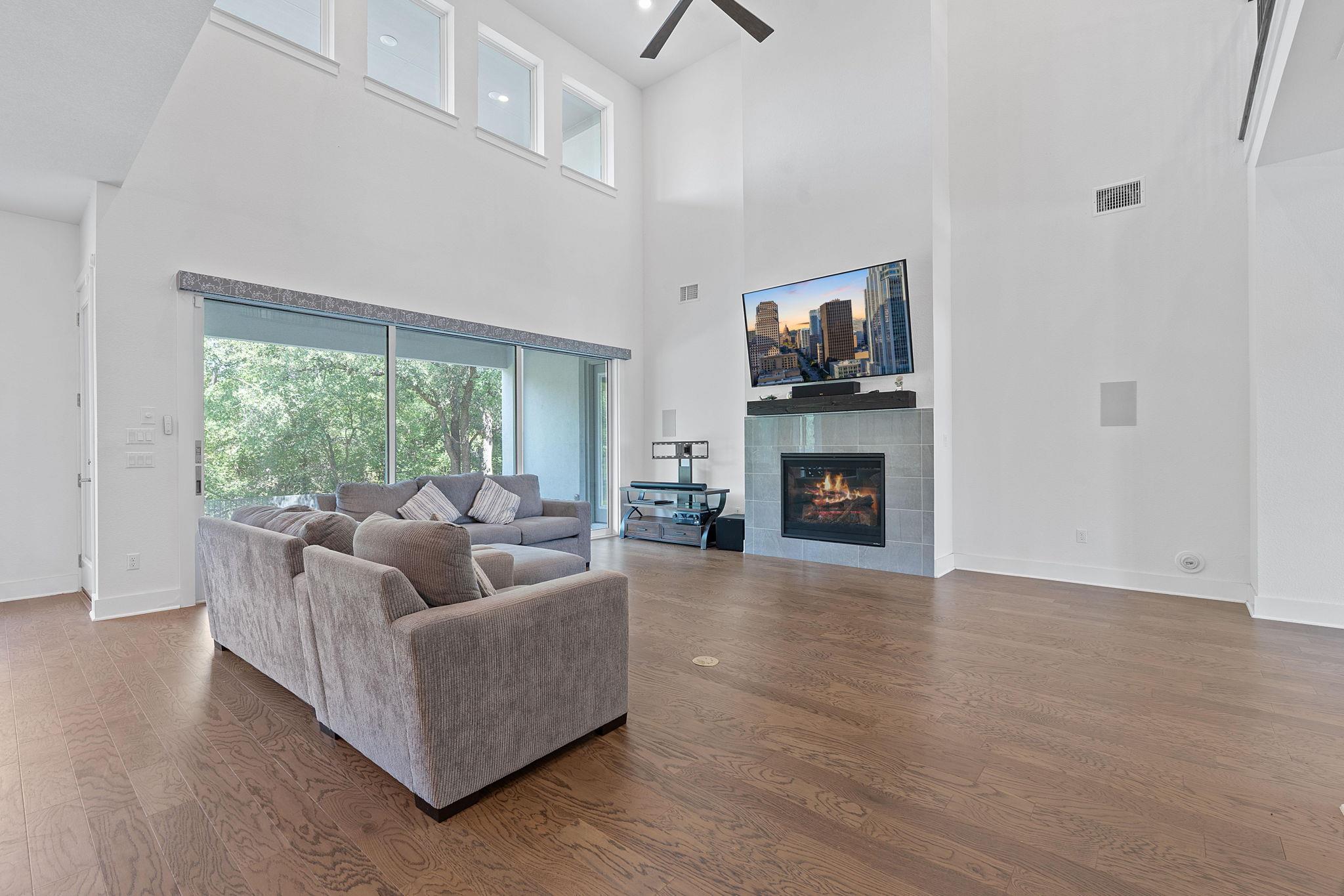 1616 Illawarra WAY
