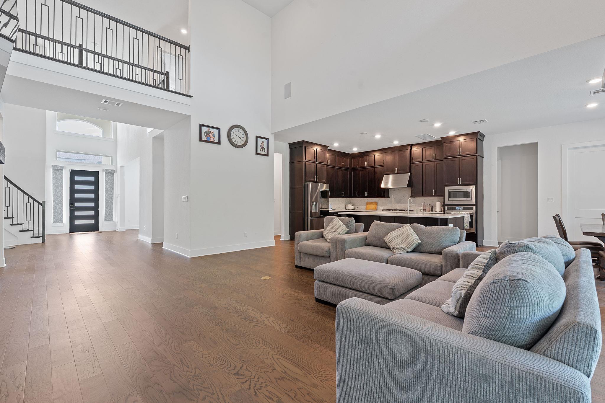 1616 Illawarra WAY
