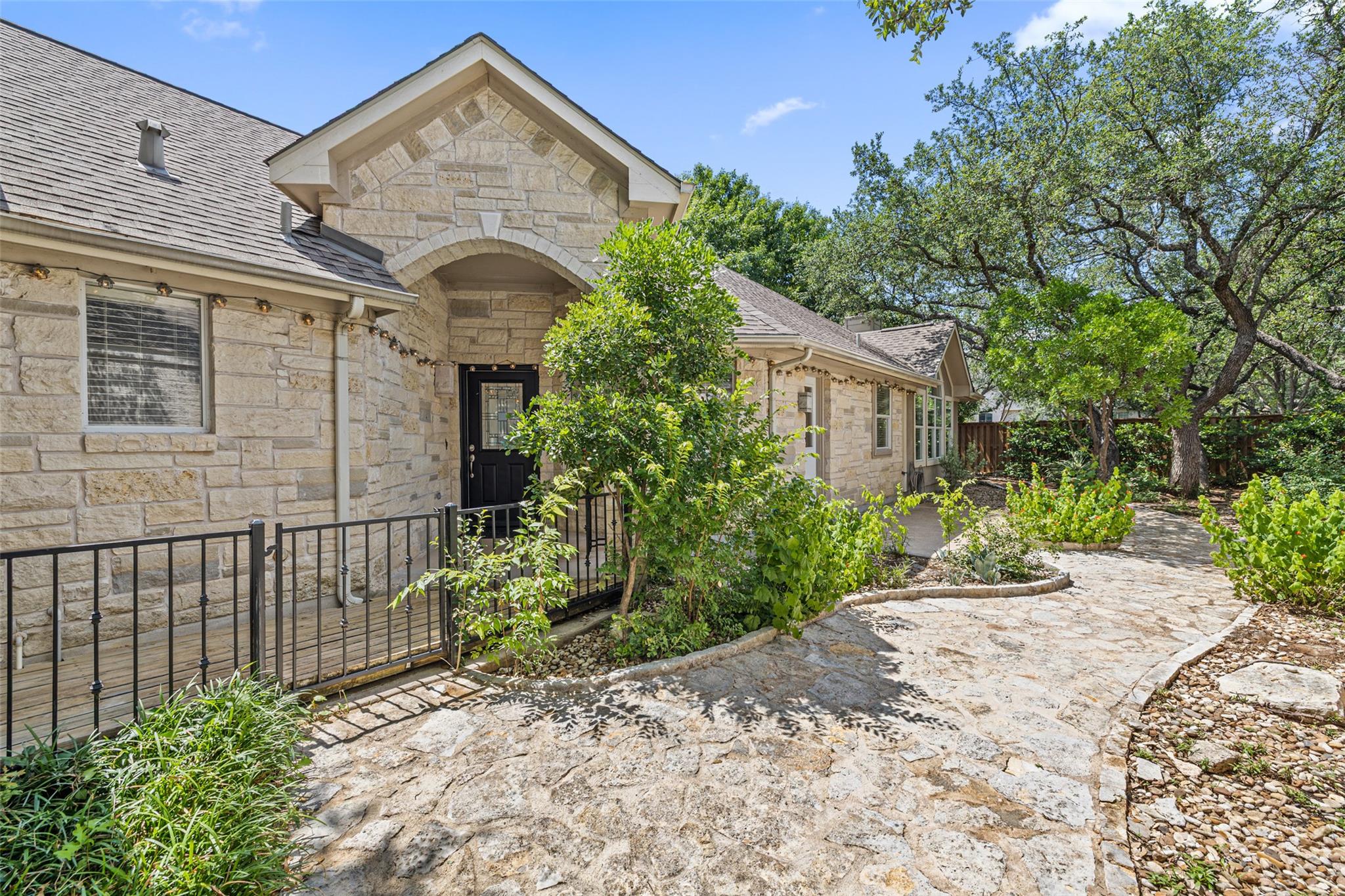 16 TROON DR
