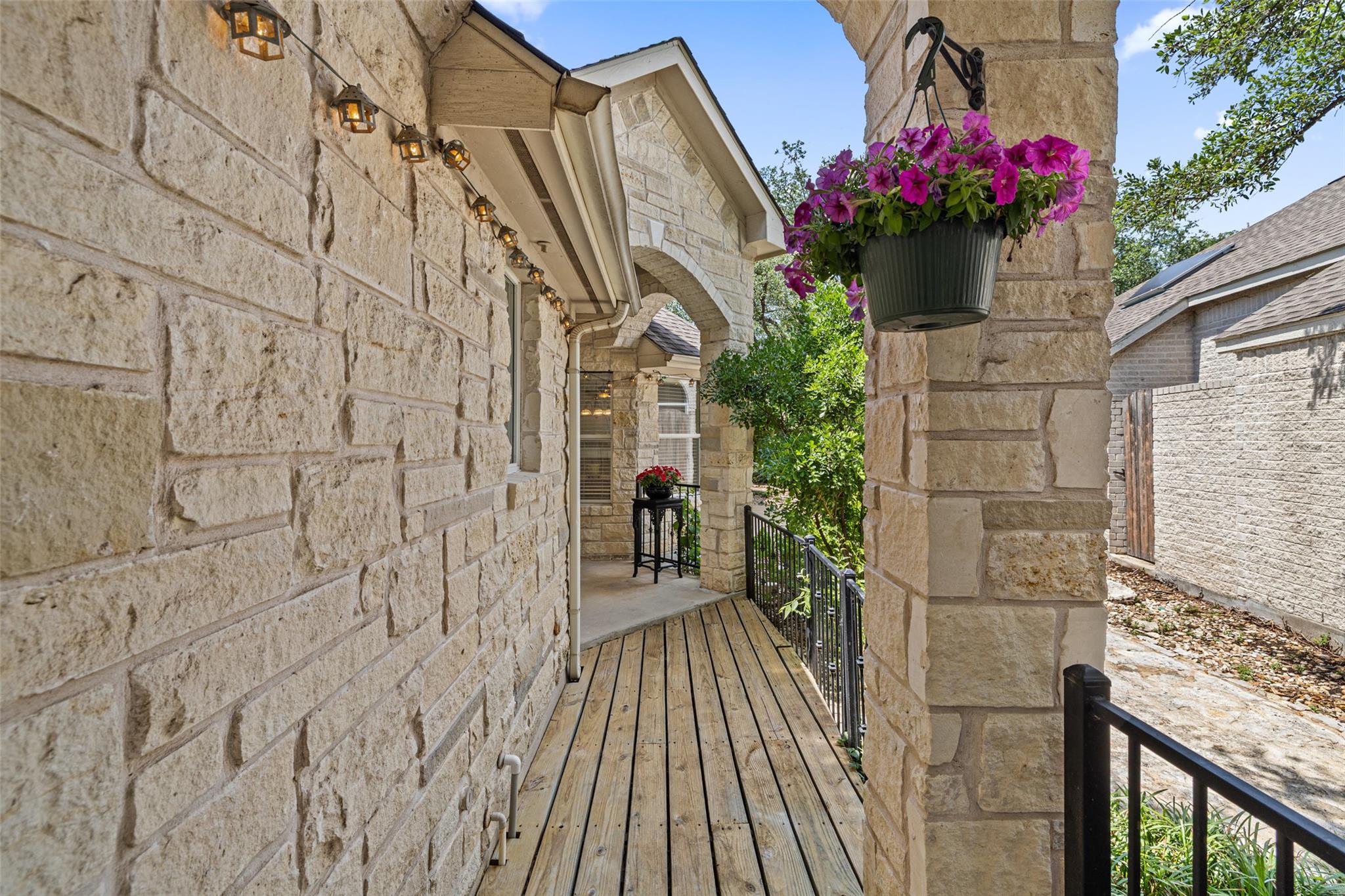16 TROON DR
