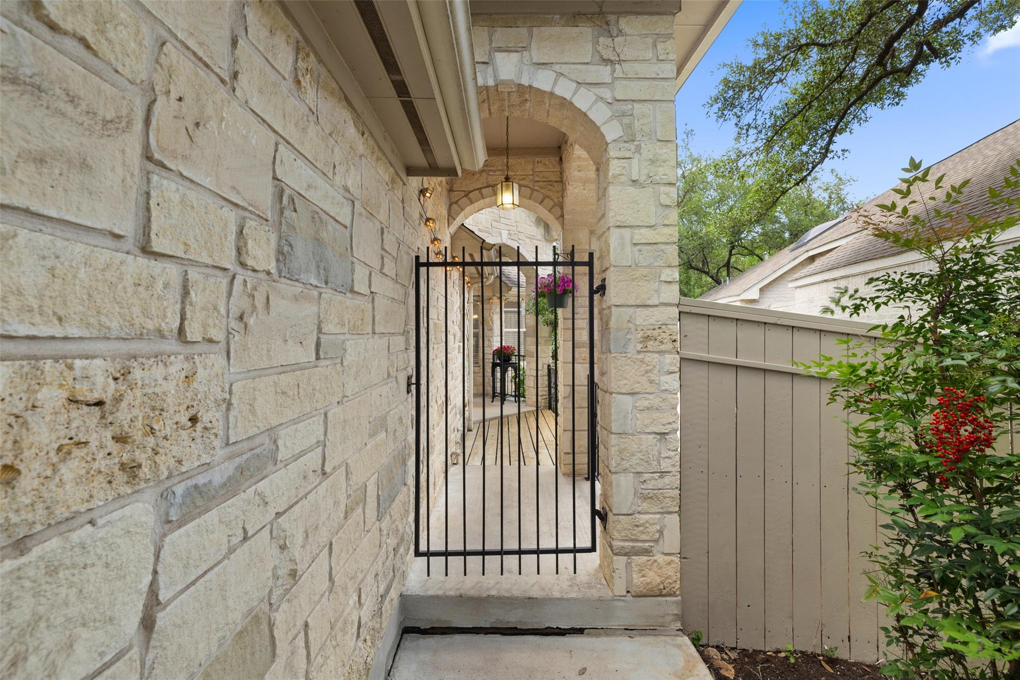 16 TROON DR