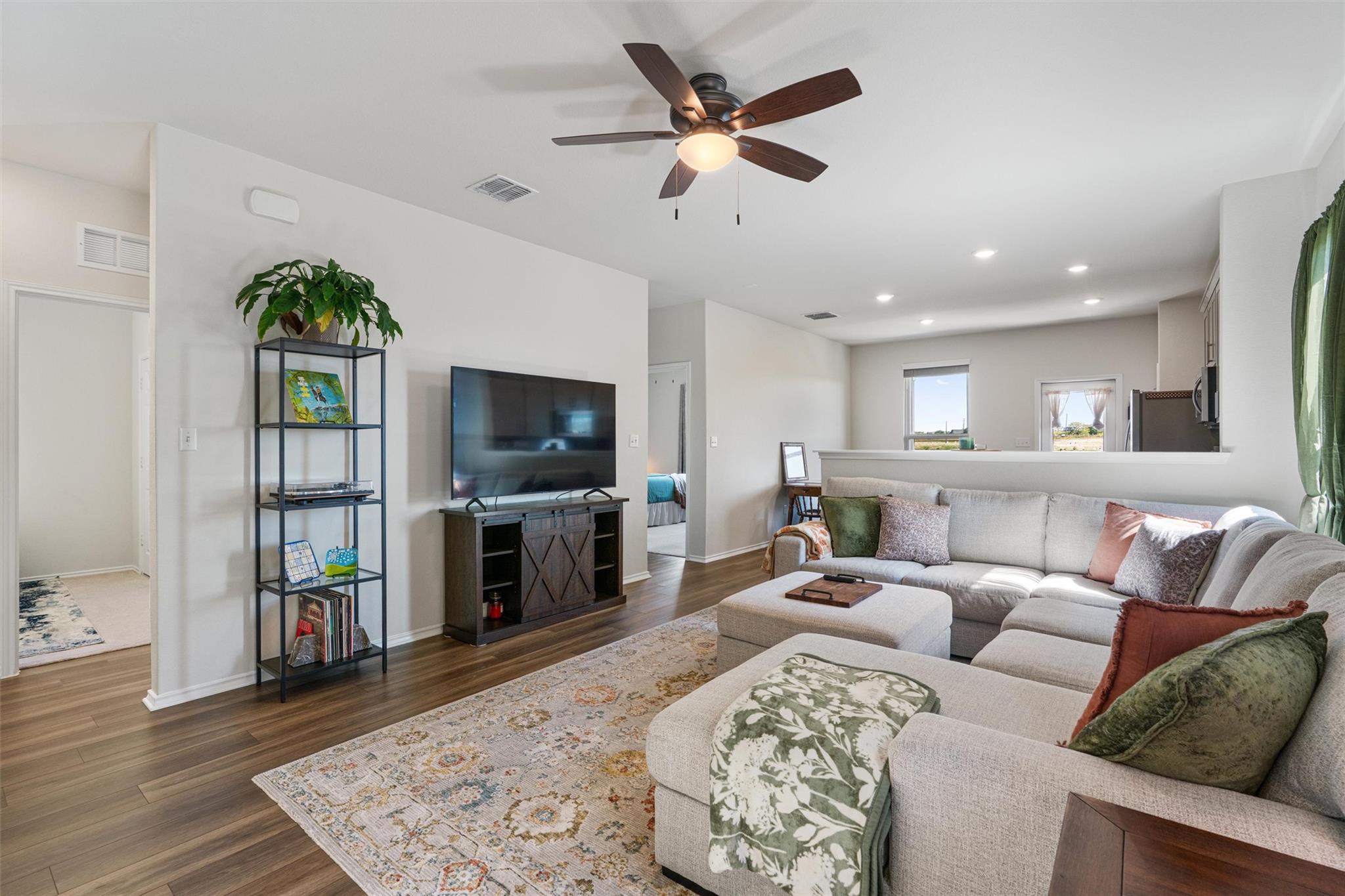 715 Papaya DR