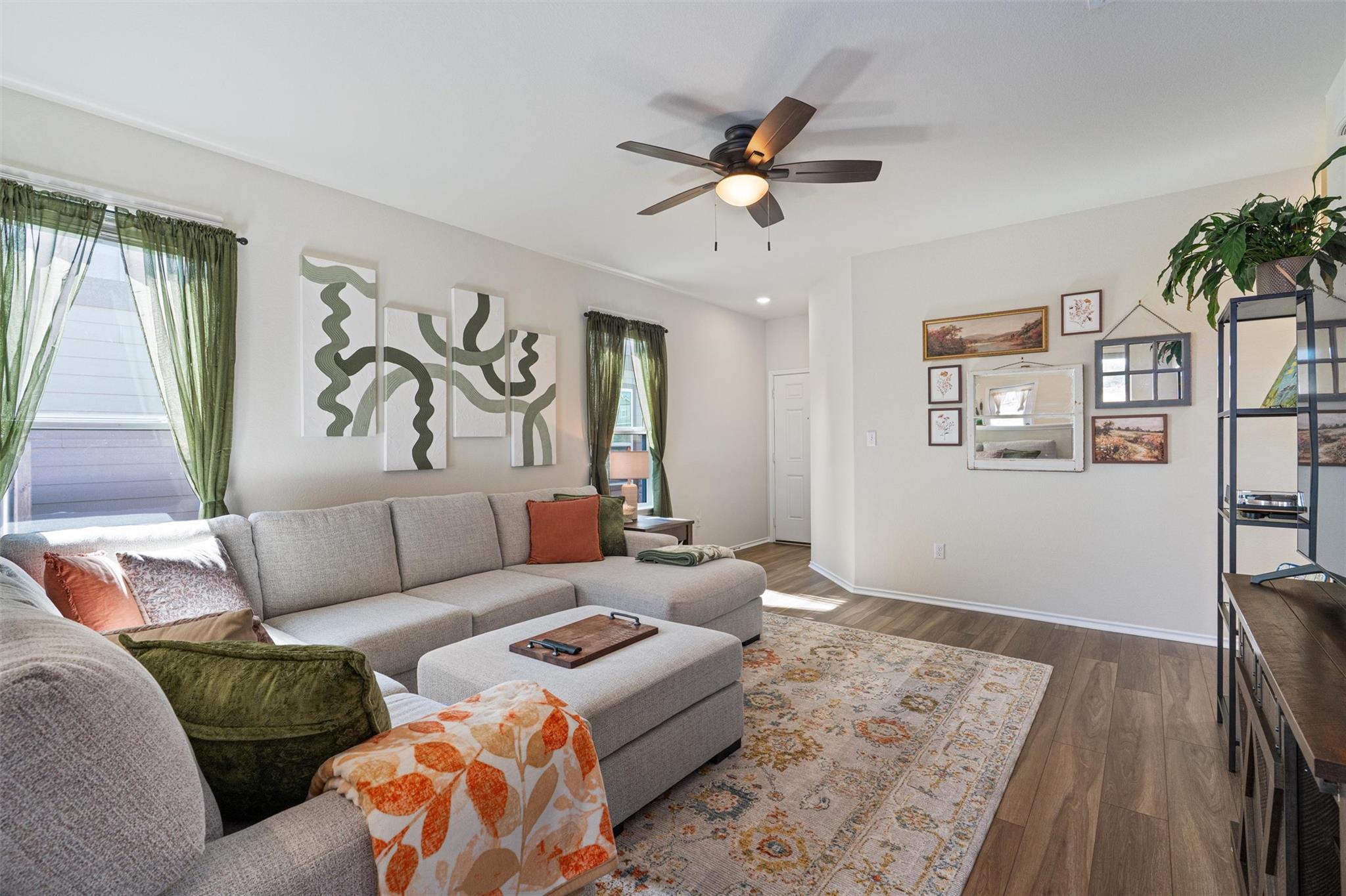 715 Papaya DR