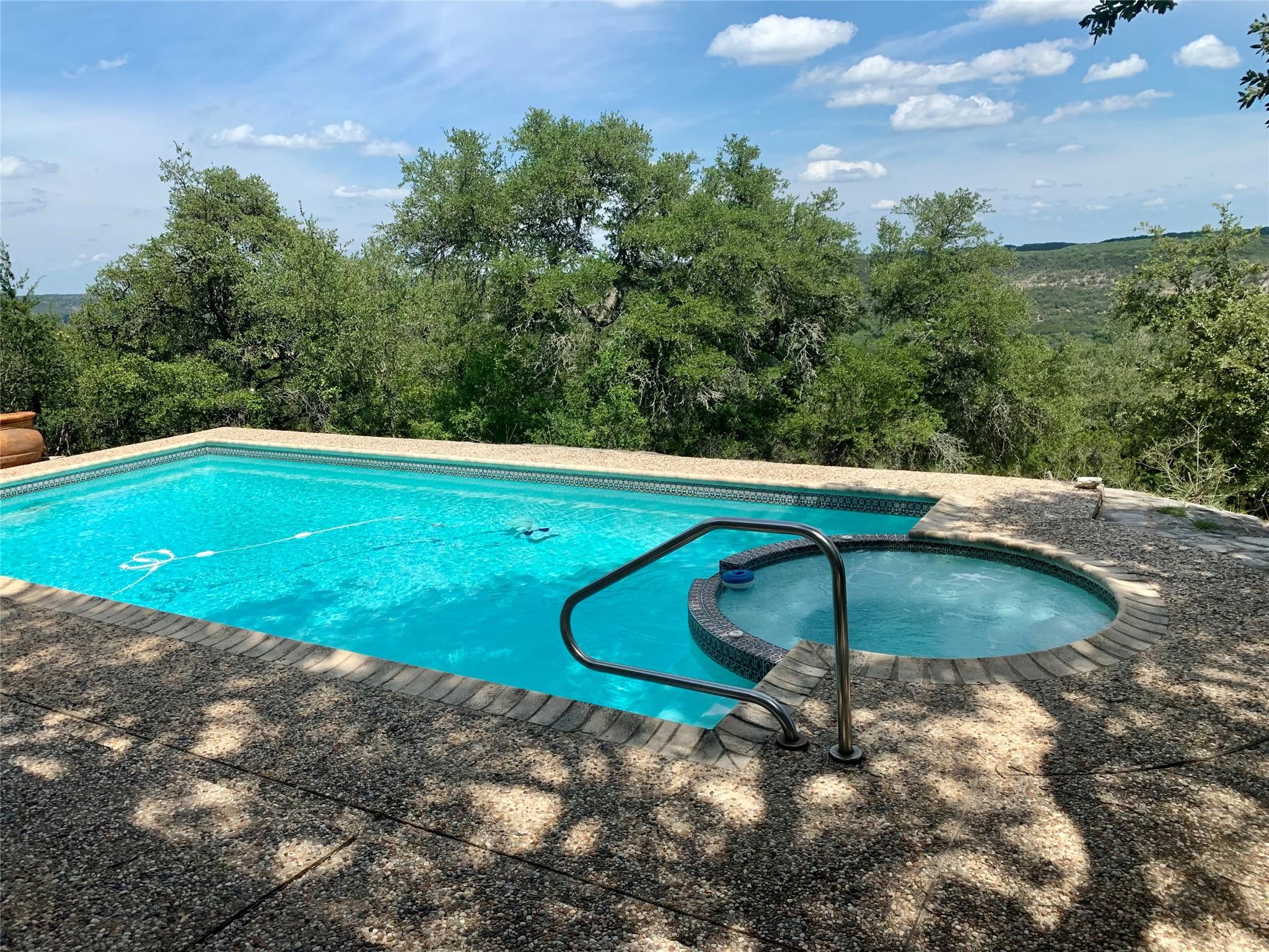 4 Meridian DR