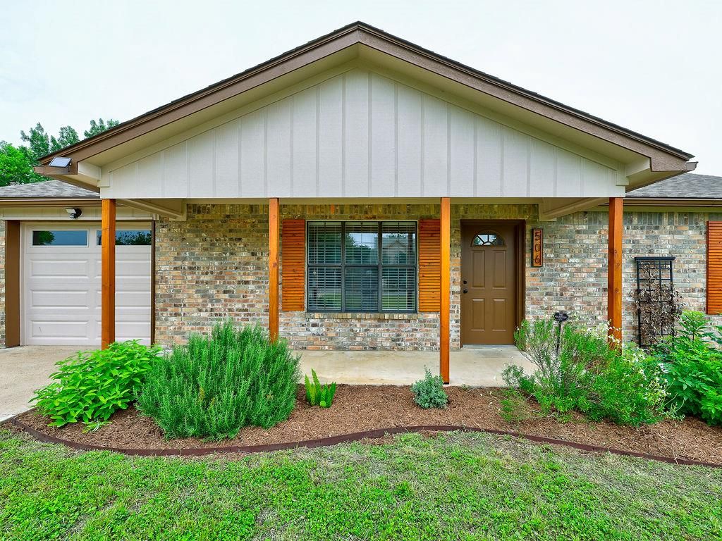 Photo of 506 West ST, Hutto, TX 78634 (MLS # 1571939)