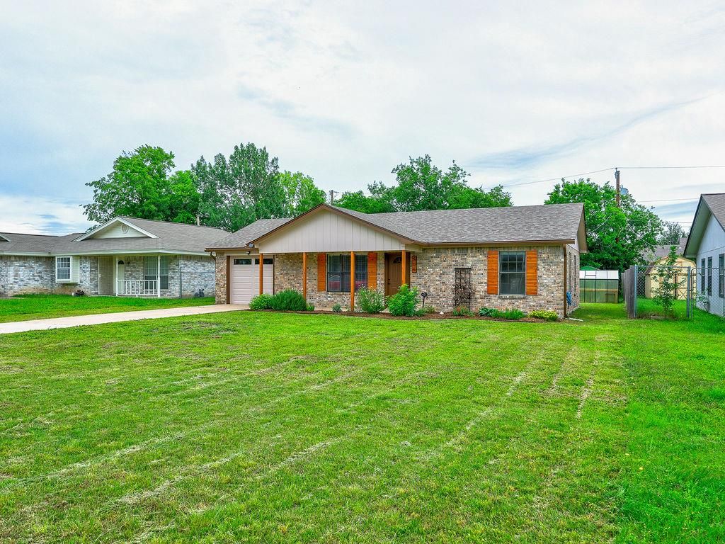 Photo of 506 West ST, Hutto, TX 78634 (MLS # 1571939)