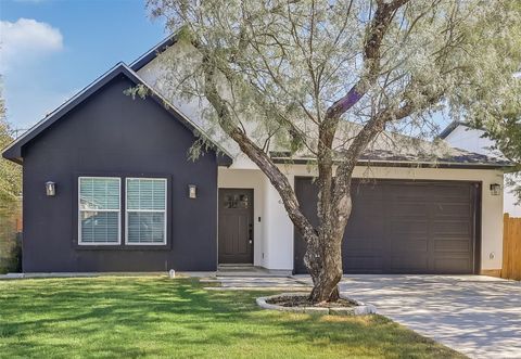 Photo of 629 Aspen LN, Cottonwood Shores, TX 78657 (MLS # 3465031)