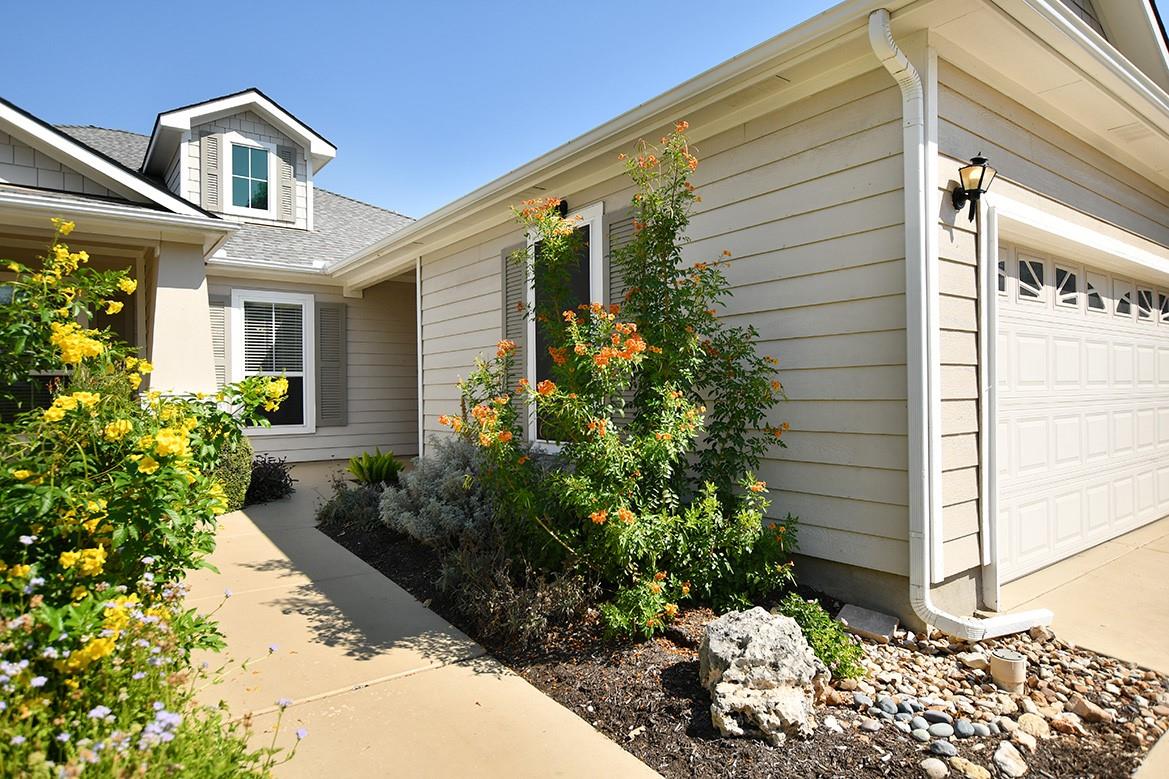 143 Dickens CIR