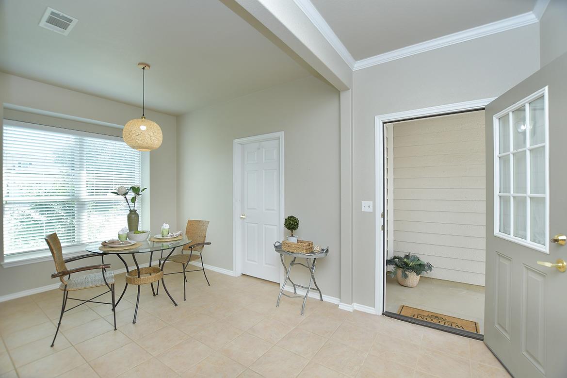143 Dickens CIR