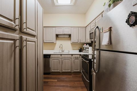 Tiny photo for 1910 Robbins PL #207, Austin, TX 78705 (MLS # 3681026)