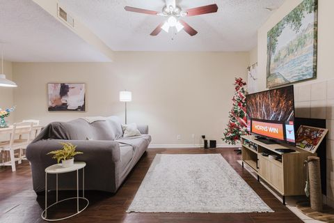 Tiny photo for 1910 Robbins PL #207, Austin, TX 78705 (MLS # 3681026)