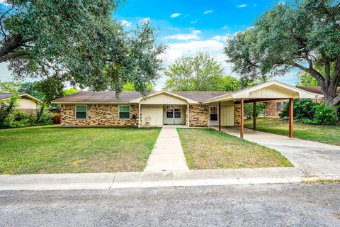 212 Hillview DR Luling TX 78648