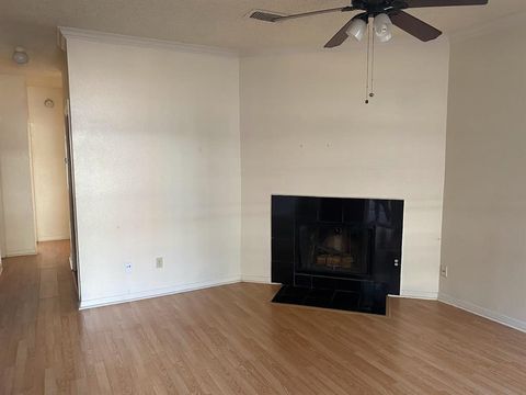 Tiny photo for 915 W 23rd ST #108, Austin, TX 78705 (MLS # 1046150)