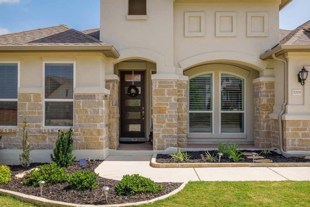 Photo of 5705 Navajo Draw LN, Austin, TX 78738 (MLS # 8417312)