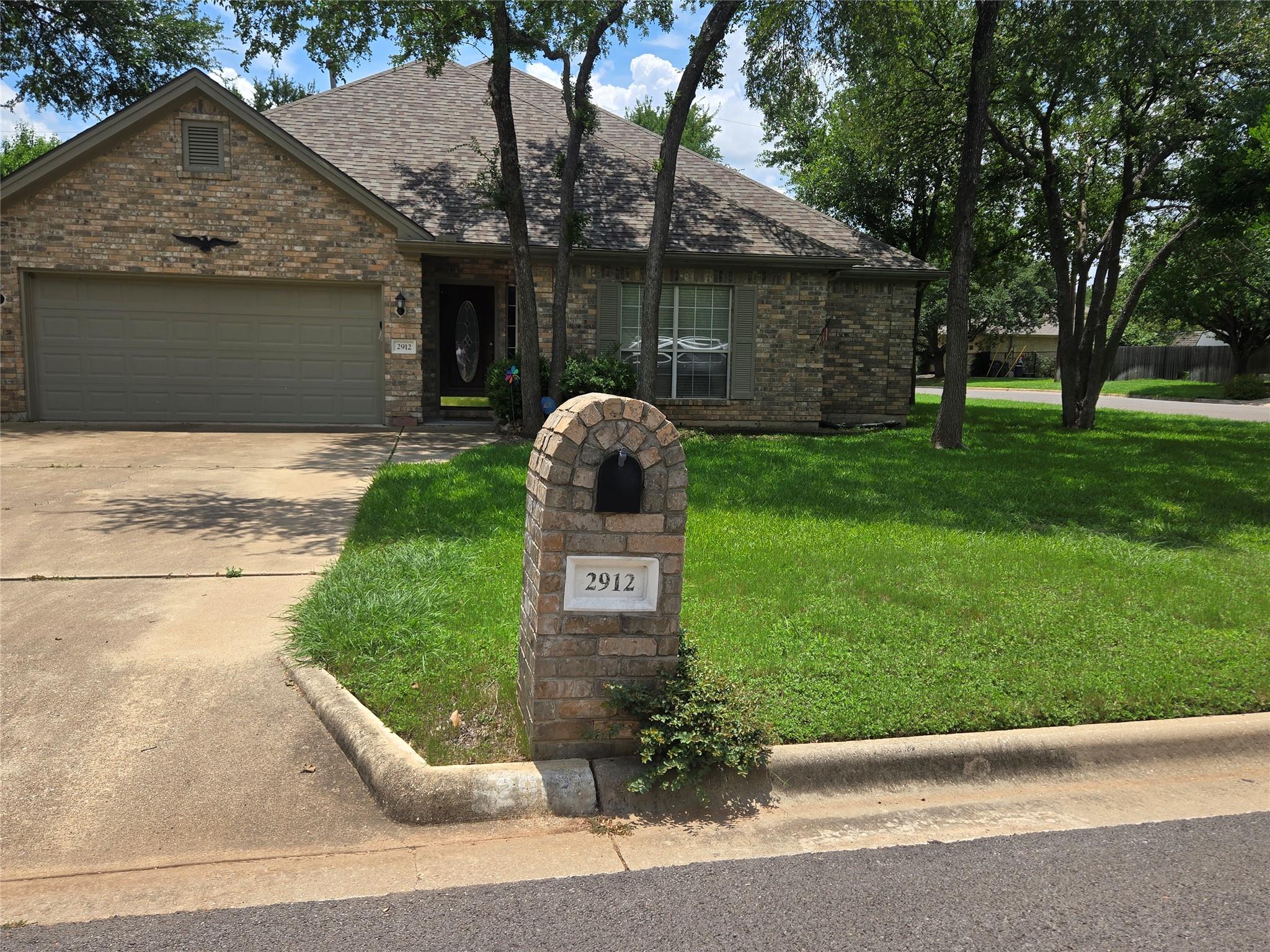 2912 Brandy LN