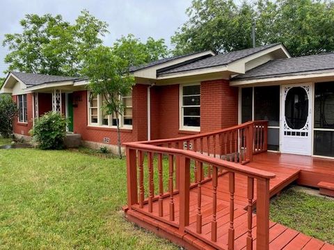 Photo of 1721 E 32nd ST, Austin, TX 78722 (MLS # 1628289)