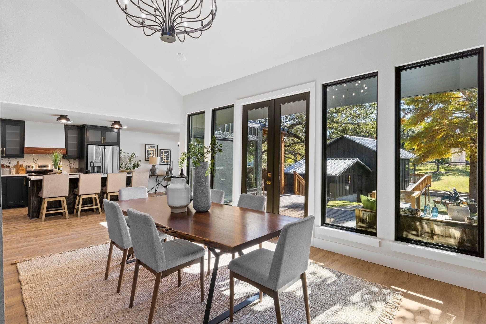 306 Bluebird CIR
