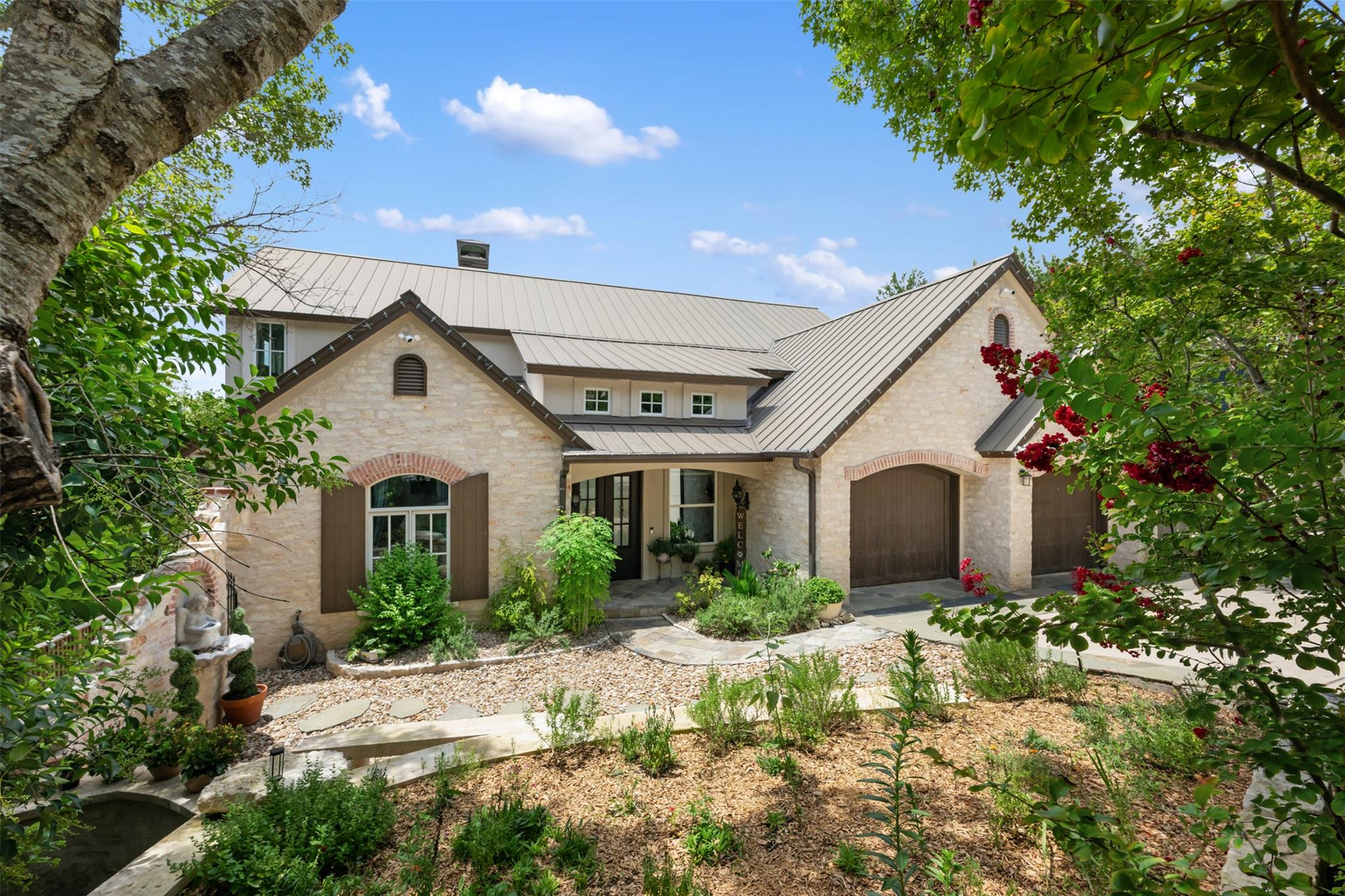 10716 Beach RD