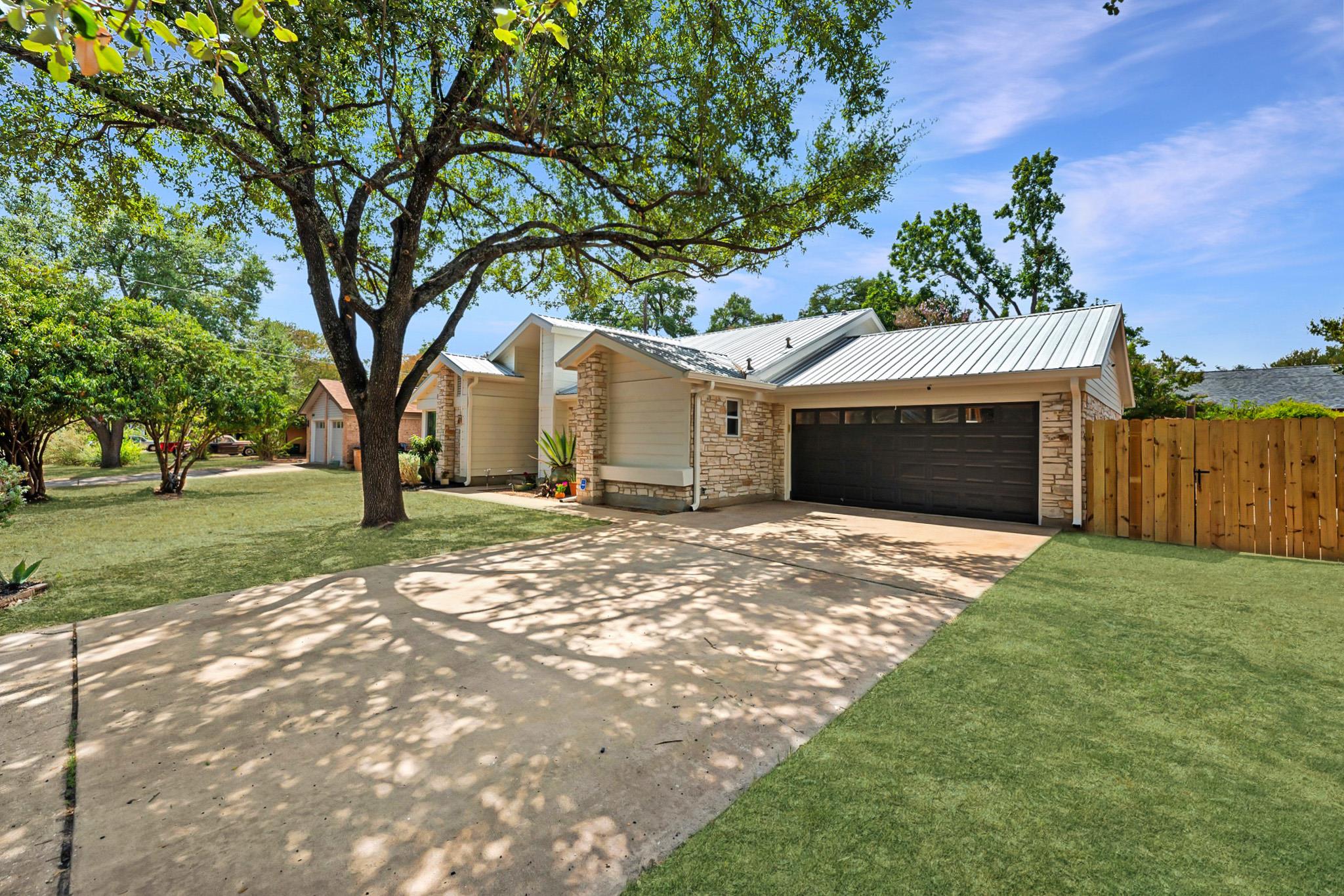 4001 Burr Oak LN