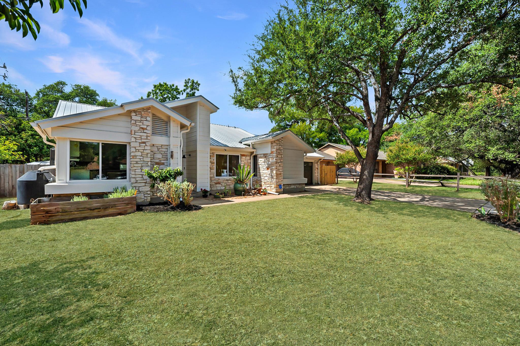 4001 Burr Oak LN