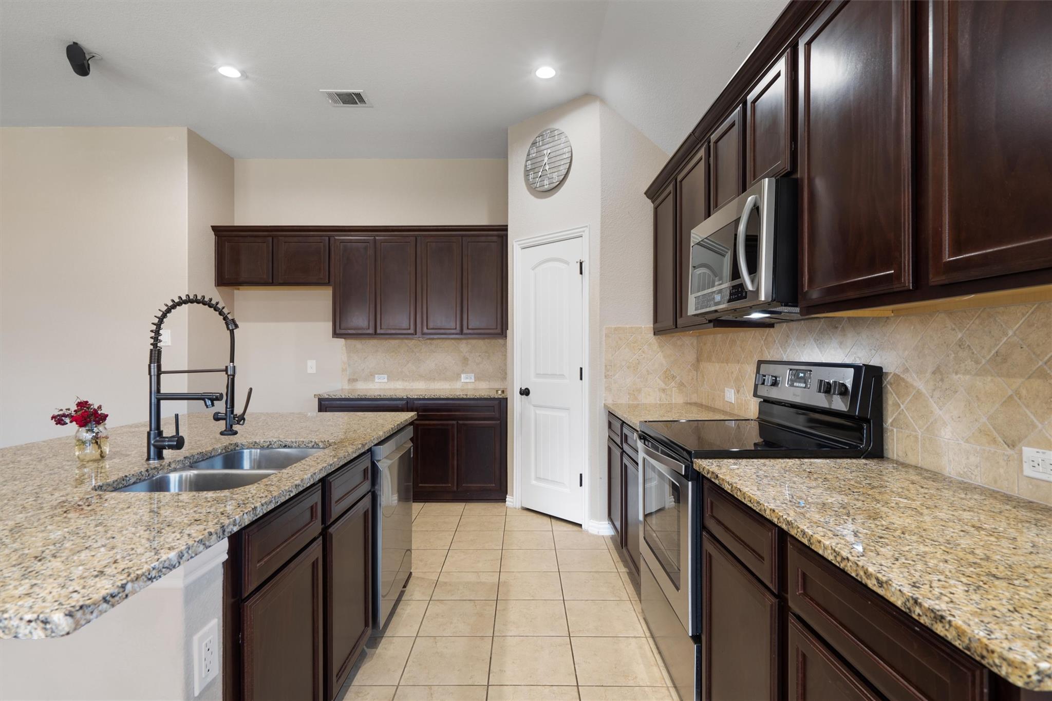 Hutto, Texas 78634, United States, 4 Bedrooms Bedrooms, ,2 BathroomsBathrooms,Residential,Active,203710