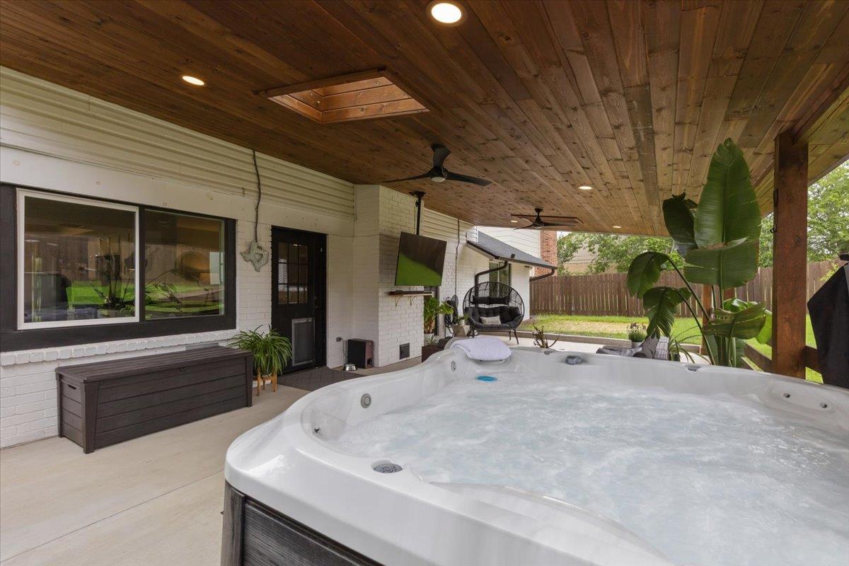 208 Skyloop DR