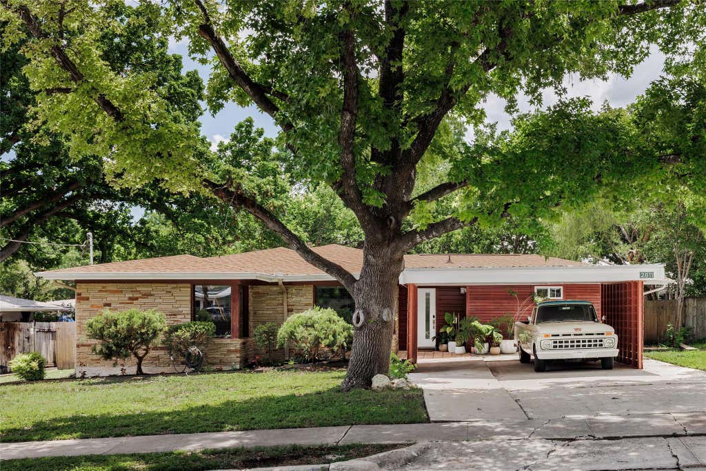 Photo of 2811 W Fresco DR, Austin, TX 78731 (MLS # 3909268)