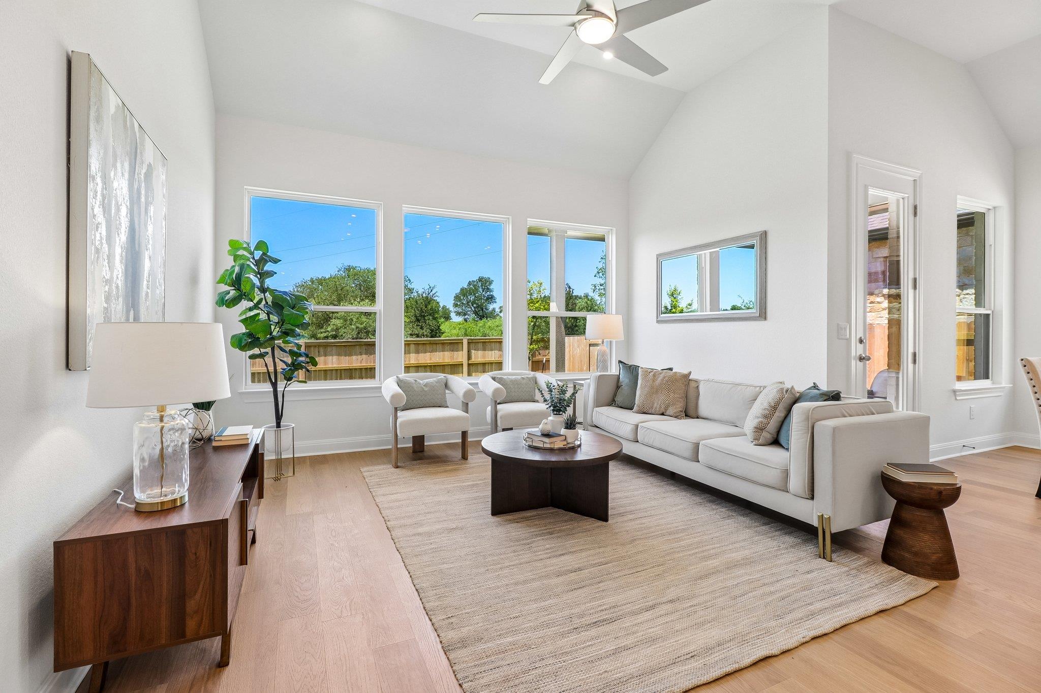 214 San Saba DR
