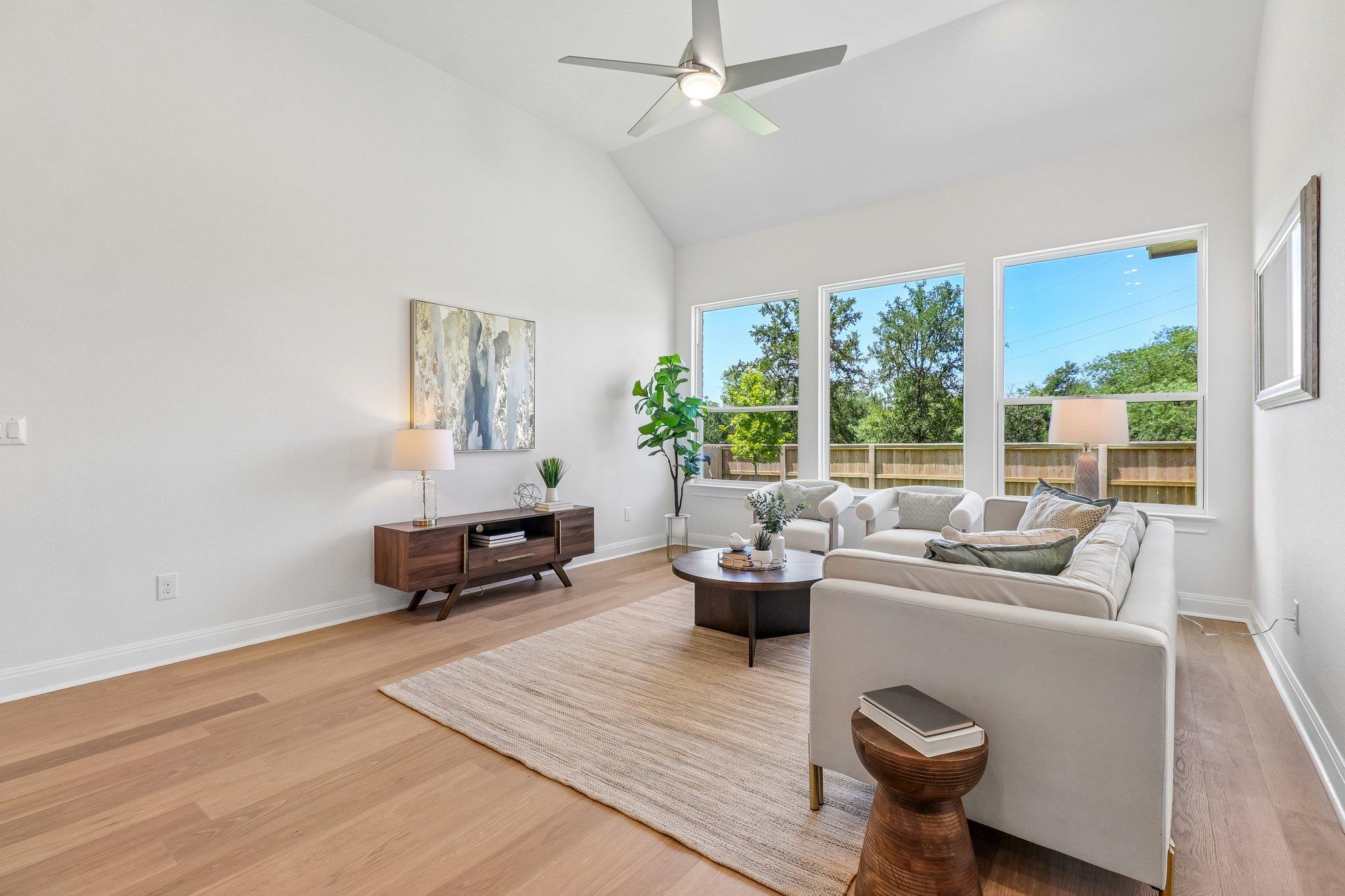 214 San Saba DR