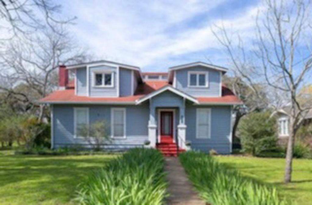 Photo of 423 S Main ST, Lockhart, TX 78644 (MLS # 2856254)