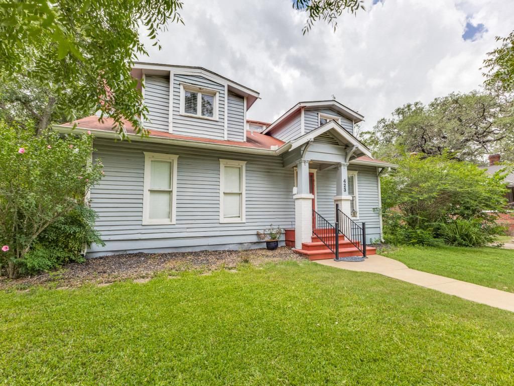 Photo of 423 S Main ST, Lockhart, TX 78644 (MLS # 2856254)