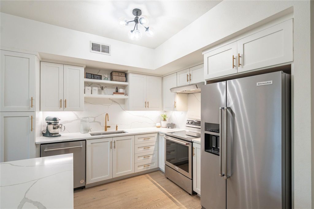 Photo of 54 Rainey ST #314, Austin, TX 78701 (MLS # 5156148)