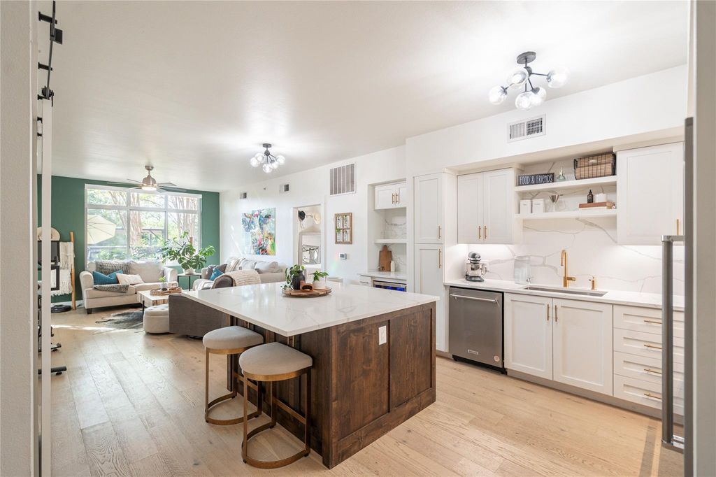 Photo of 54 Rainey ST #314, Austin, TX 78701 (MLS # 5156148)