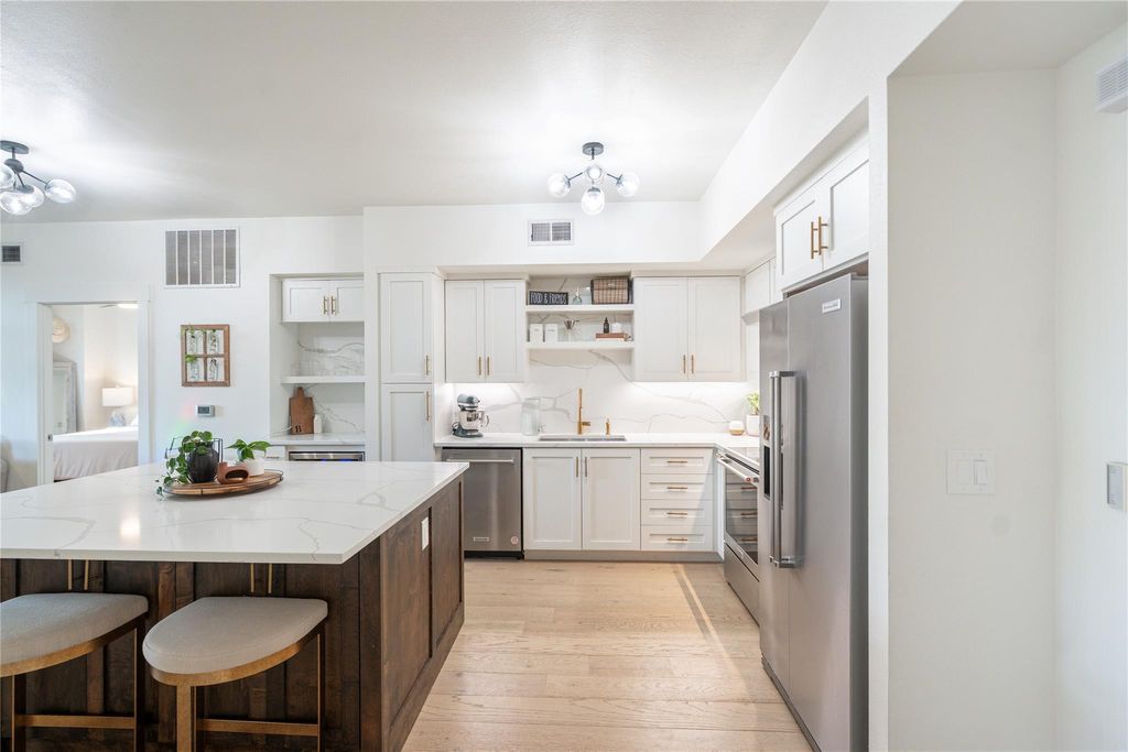 Photo of 54 Rainey ST #314, Austin, TX 78701 (MLS # 5156148)