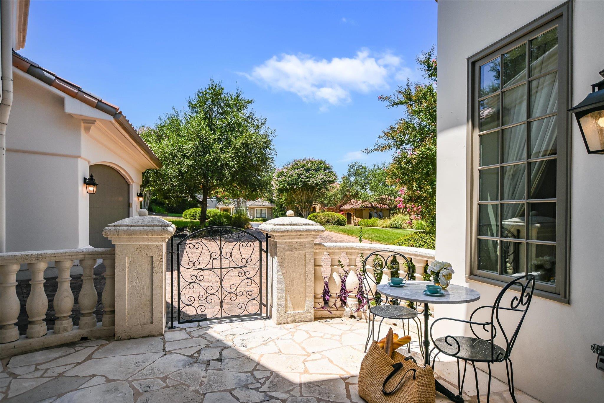 8734 Chalk Knoll DR