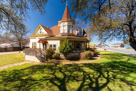 Photo of 606 S Key Ave, Lampasas, TX 76550 (MLS # 5961300)