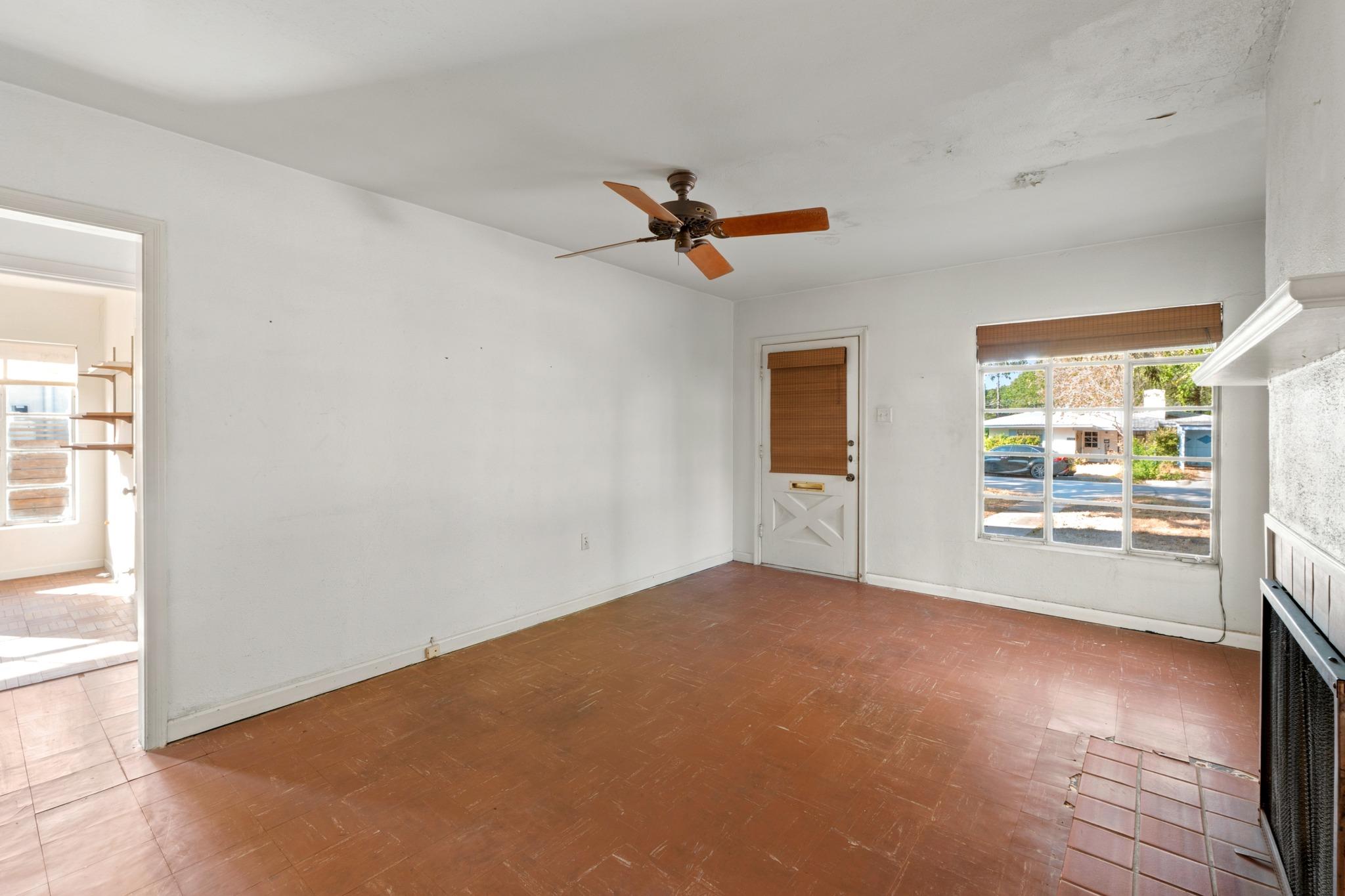 1302 Bentwood RD