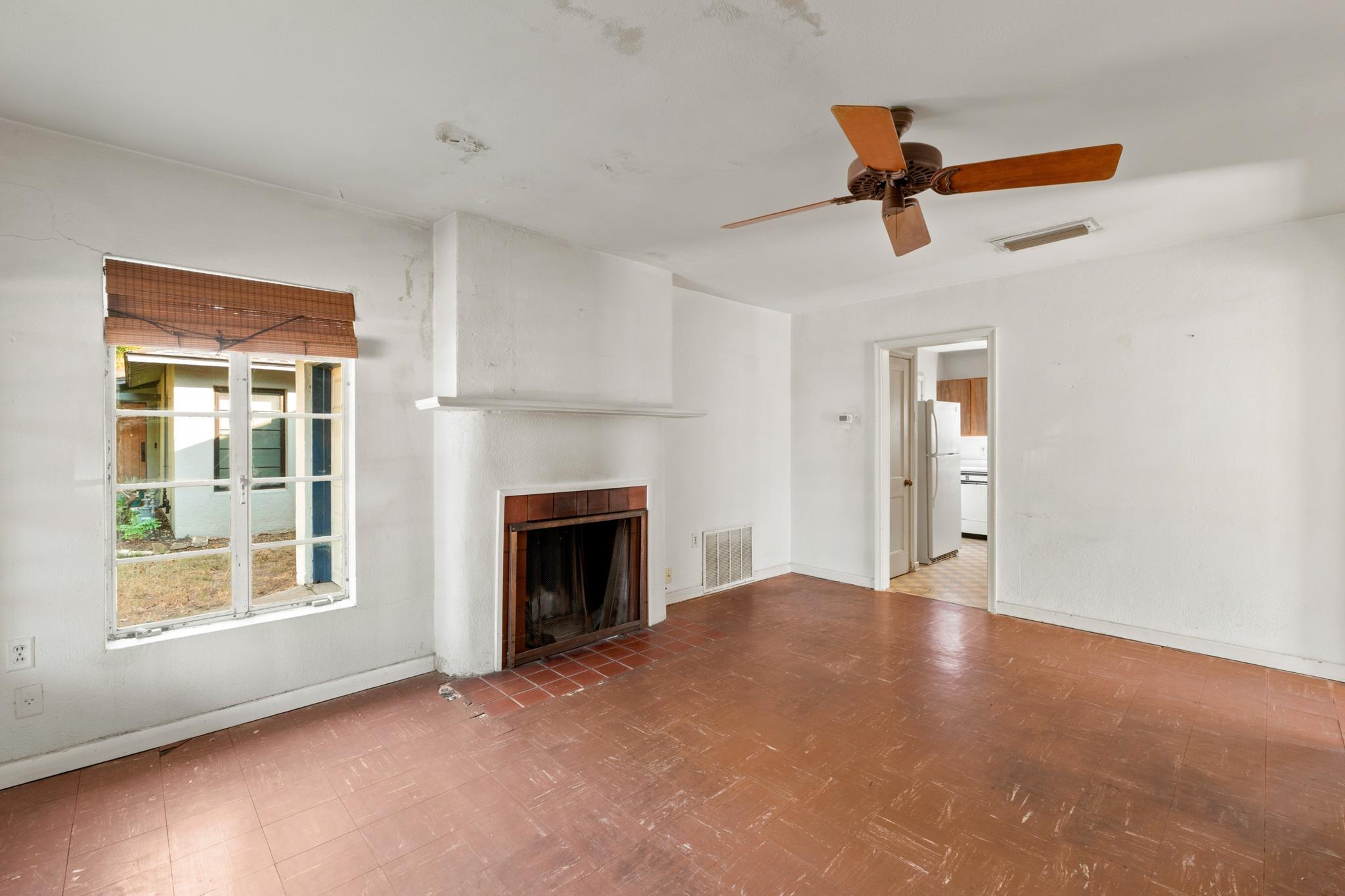 1302 Bentwood RD