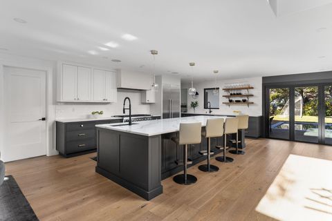 Tiny photo for 302 Buckeye TRL, West Lake Hills, TX 78746 (MLS # 4517633)