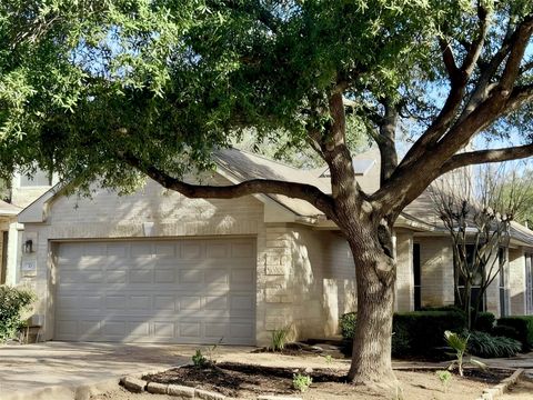 Photo of 10 Troon DR, Lakeway, TX 78738 (MLS # 9726356)