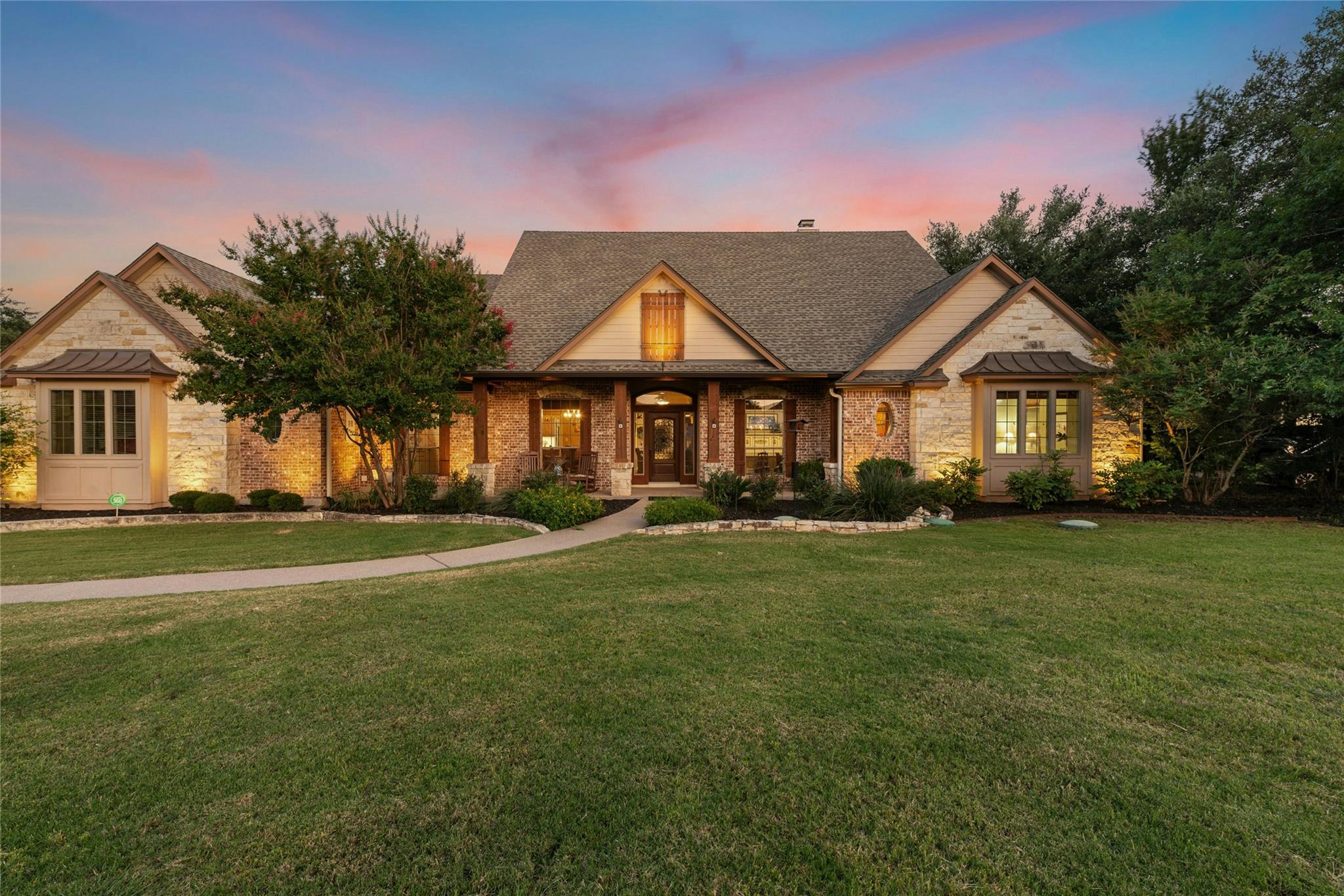 121 Waterford LN