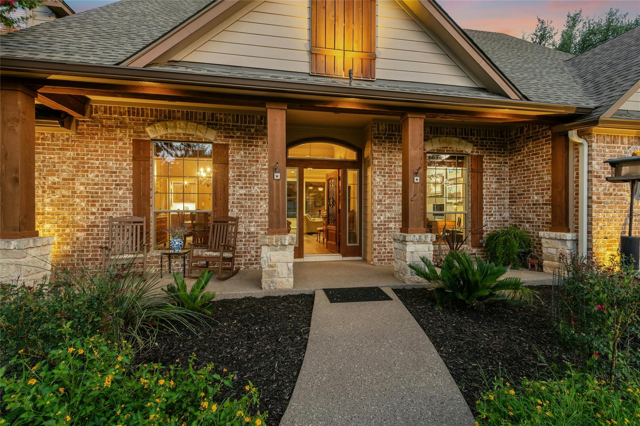 121 Waterford LN