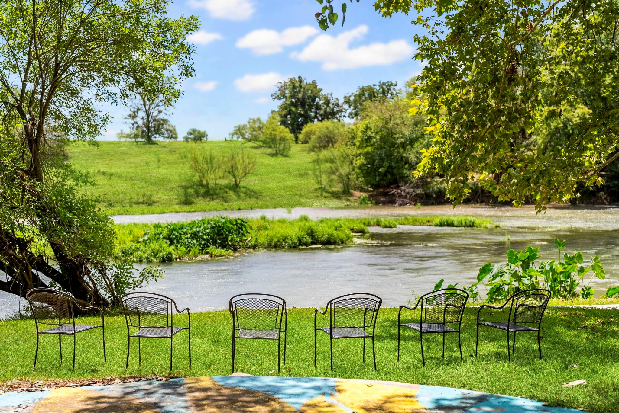 123 El Camino River RD