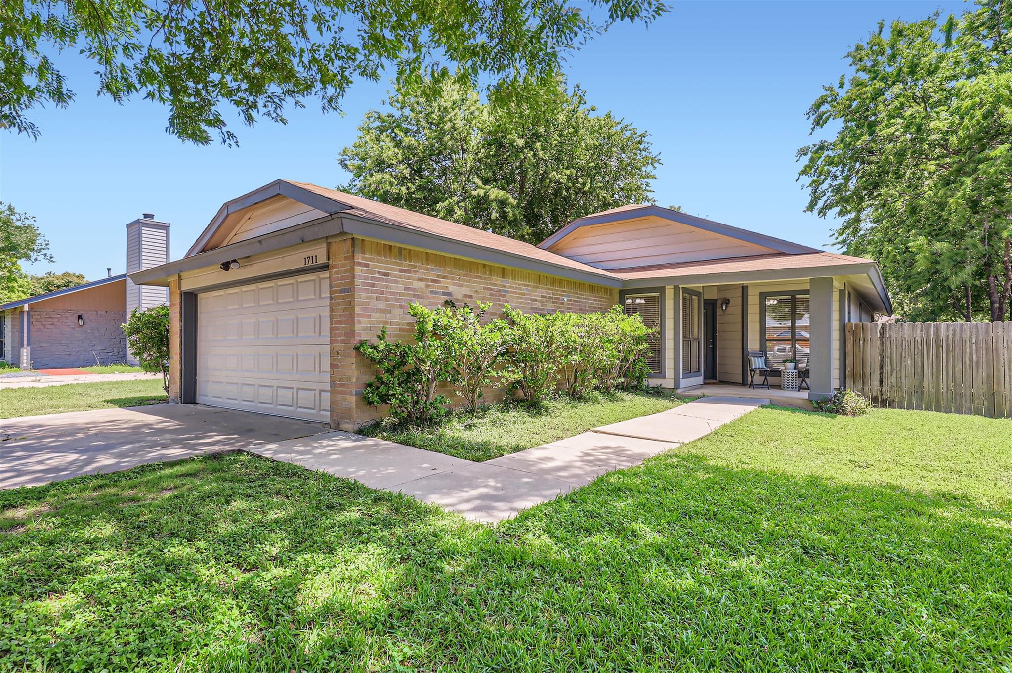 1711 Provident LN