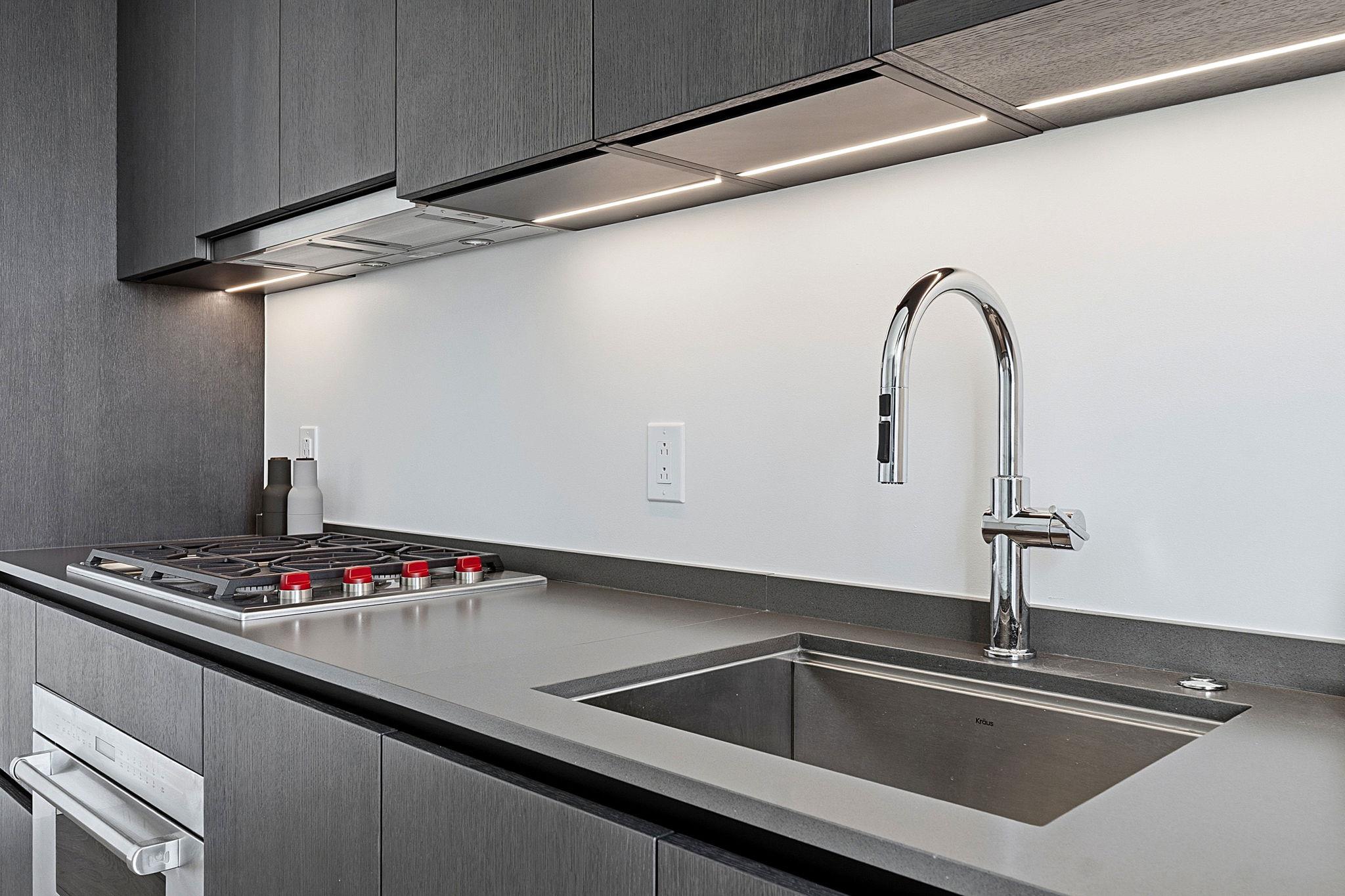 610 Davis ST 3001