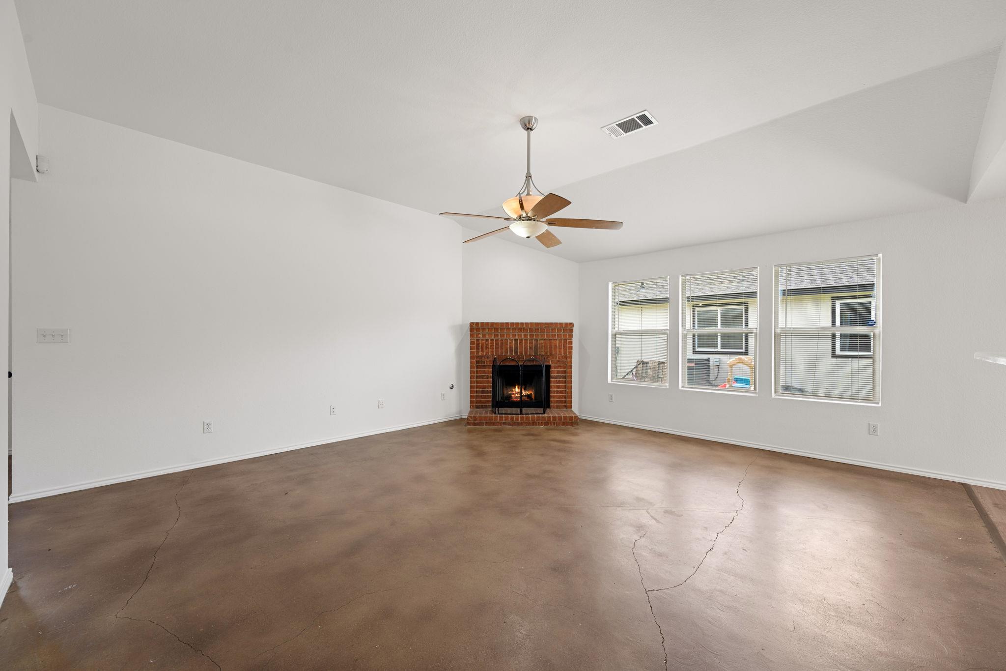 707 Eaglecreek DR