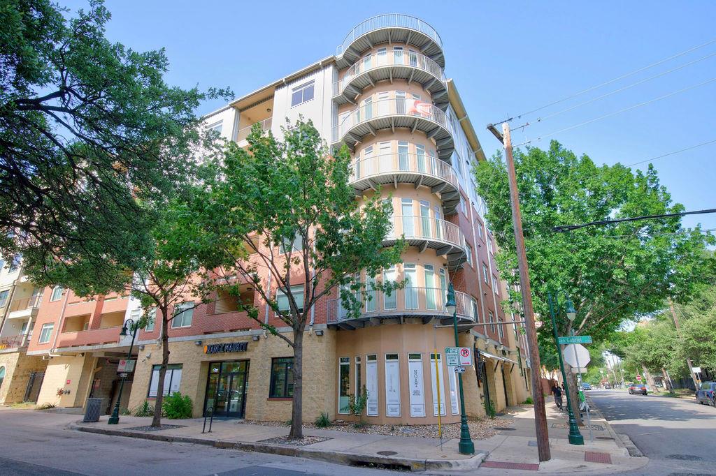 910 W 25th ST 406
