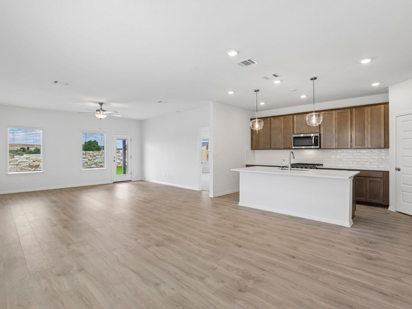 808 Loriner WAY