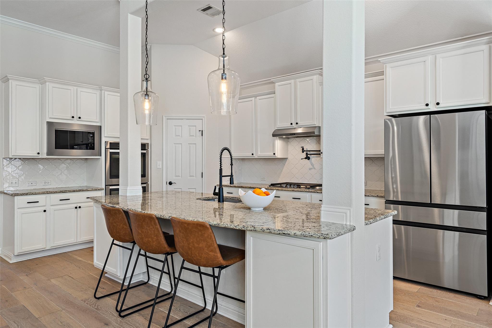 407 Highland Village DR