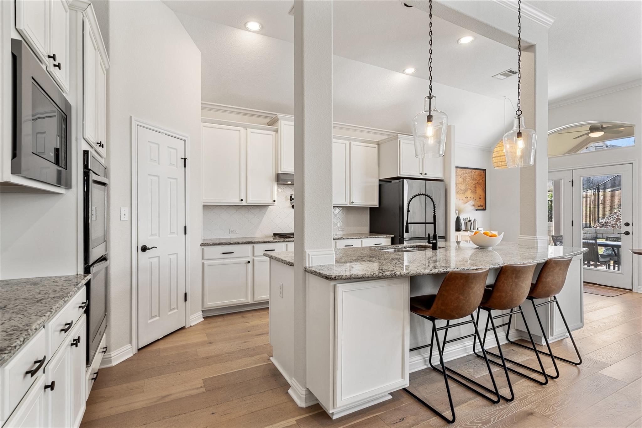 407 Highland Village DR